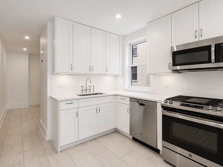 1085 Park Ave #8A — Photo 3