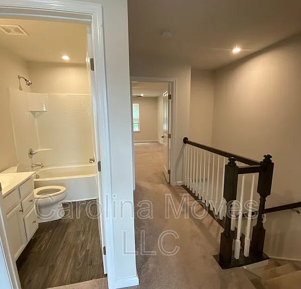 8 Willomere Way — Photo 12