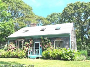 4 Davis Ave, Oak Bluffs, MA 02557