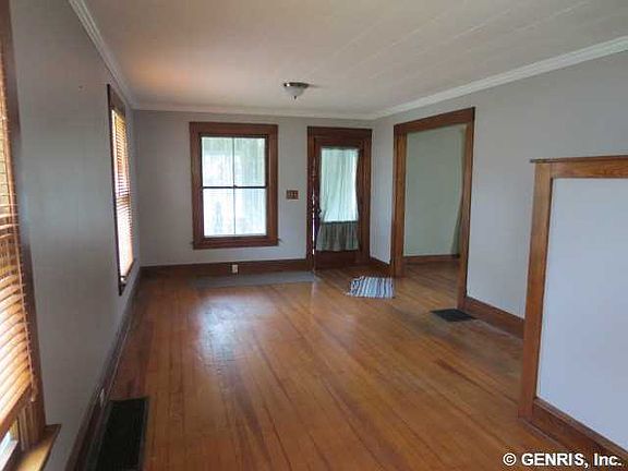 4th image of 51 E Main St