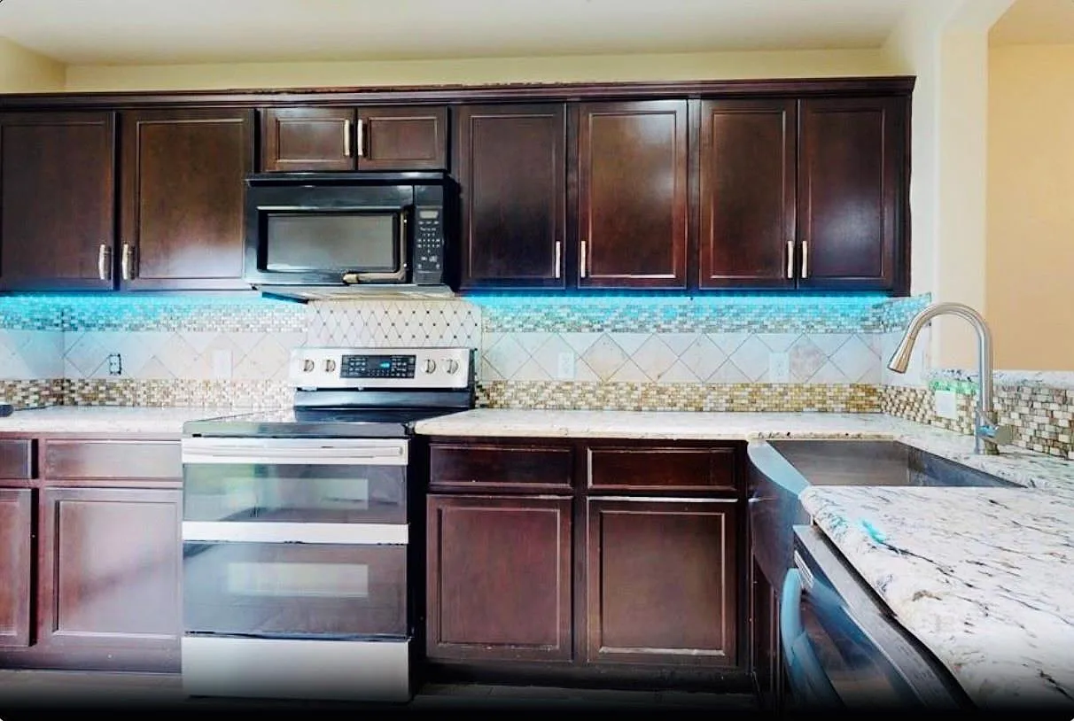 4 bed, 3.0 bath, 2000 sqft, $2,500 — Photo 4