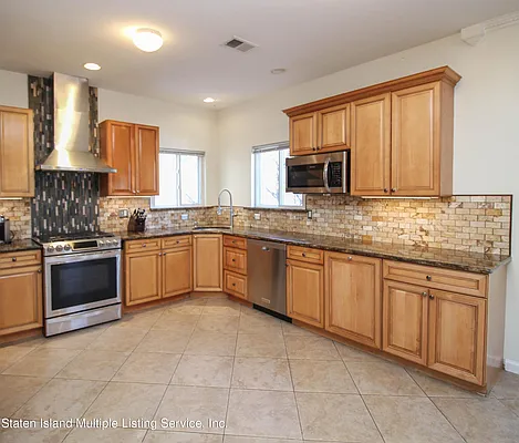 Sold by Remax Edge | media 16