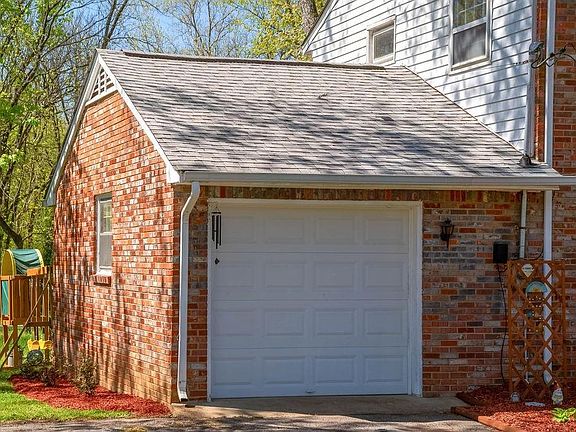 4th image of 3233 Cloverwood Dr