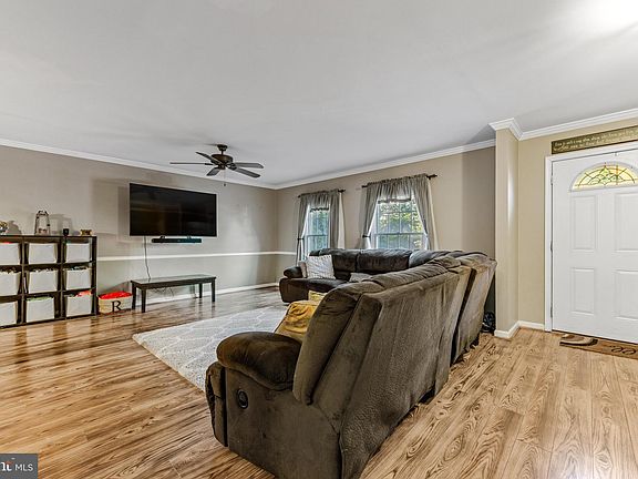 3rd image of 1405 Valbrook Ct S