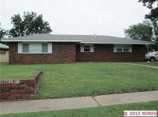 201 Crestwood Cir, Bartlesville, OK 74003