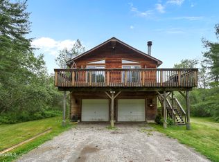 77 Shawnee Shore Rd, Becket, MA 01223