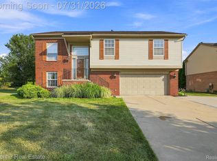 45543 Michael Ct, Canton, MI 48188