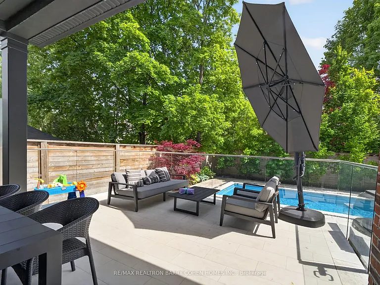 201 Hillhurst Blvd — Photo 47