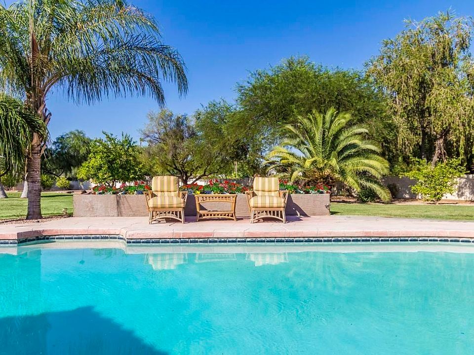 Diving Pool and 1.3 Acre Yard