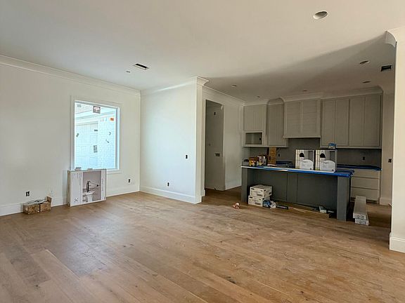 3rd image of 218 Lizzy Ln