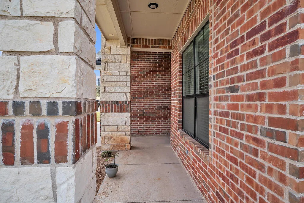 4 bed, 3.0 bath, 2325 sqft, $3,100 — Photo 3