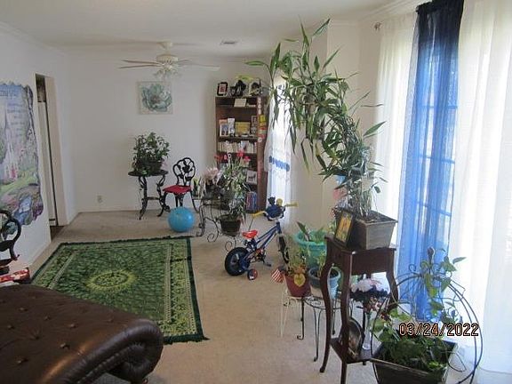 3rd image of 5569 Elmhurst Ave