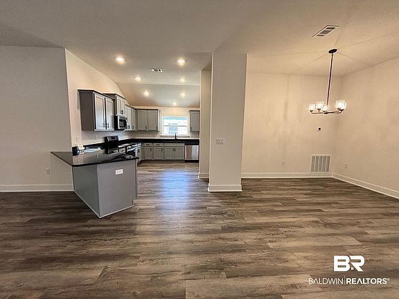 4th image of 644 Mayflower Dr