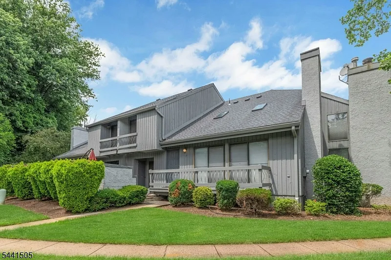 19 Linda Ln