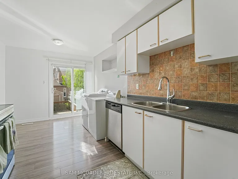 87 Rundle Cres — Photo 7