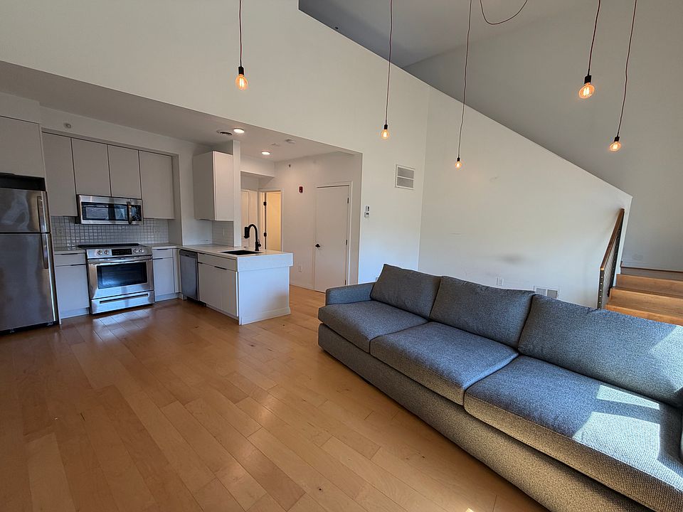 1st image of 15 Allen St #302