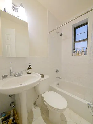 Rented by Icon Realty Management | media 49