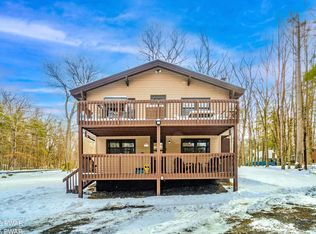 120 Yvonne Ln, Dingmans Ferry, PA 18328