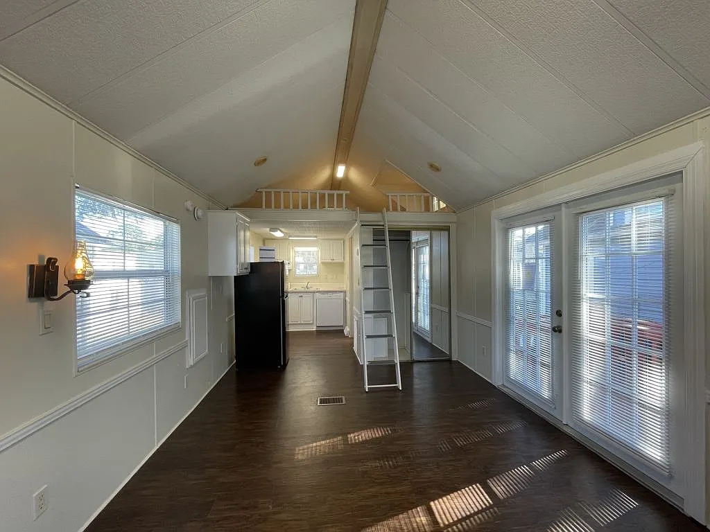 1 bed, 1.0 bath, 396 sqft, $999 — Photo 4