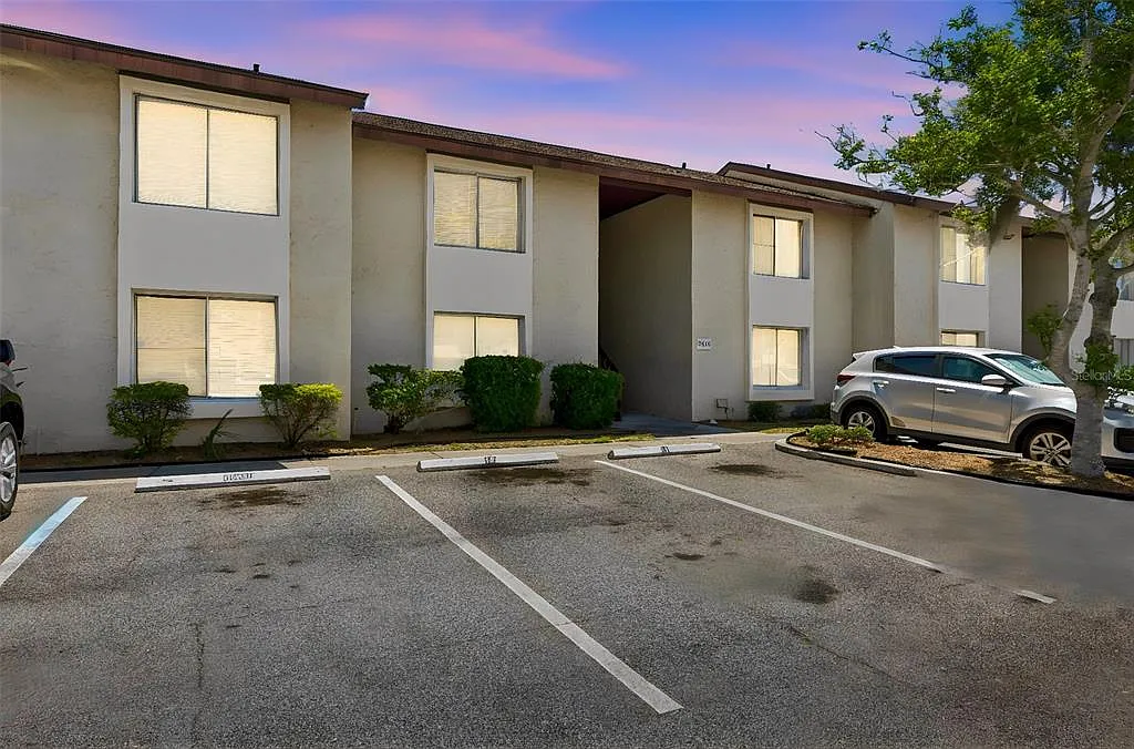 Building Photo - 2725 Hidden Lake Blvd #C