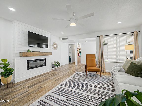 3rd image of 2146 W DE PALMA Circle