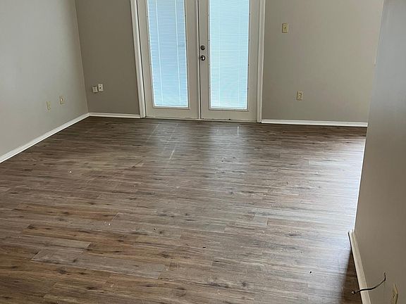 2nd image of 5089 Longview Cv
