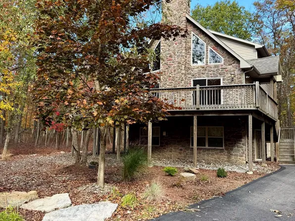 121 Jumano Dr, Hazleton, PA 18202