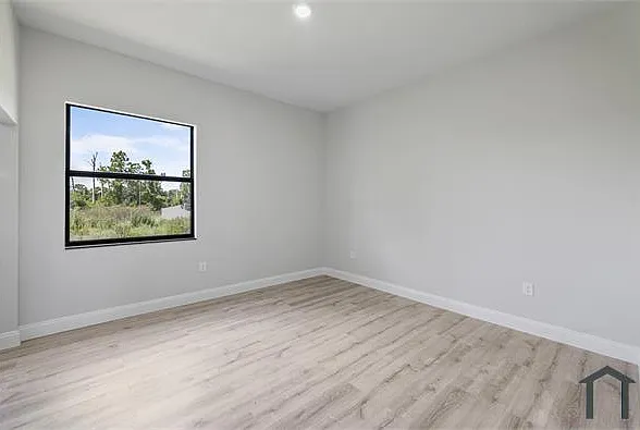 556 Sherwood Ave S — Photo 10