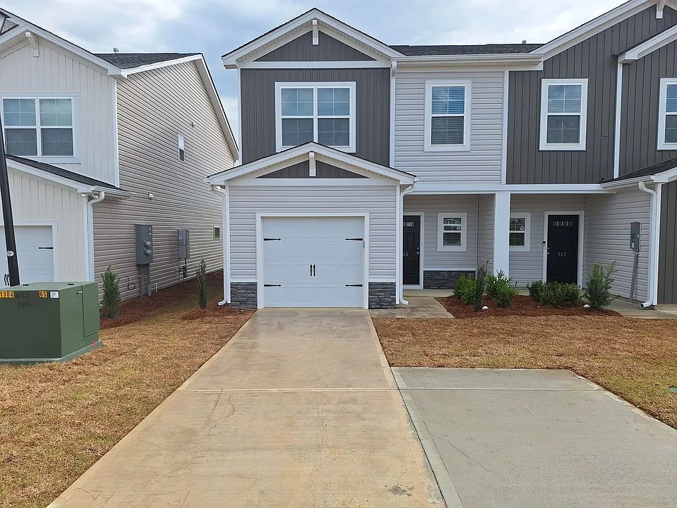 725 Gatestone Ln