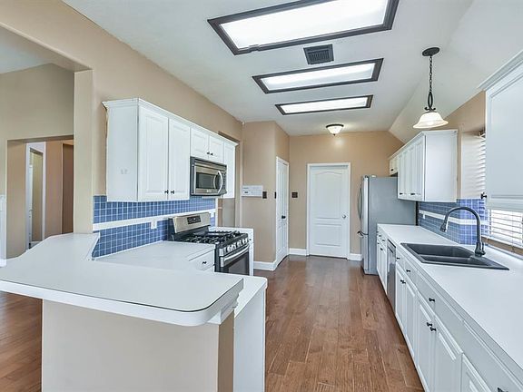4th image of 2422 Mills Creek Dr