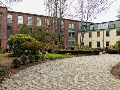 555 S Main St APT 321, Providence, RI, 02903