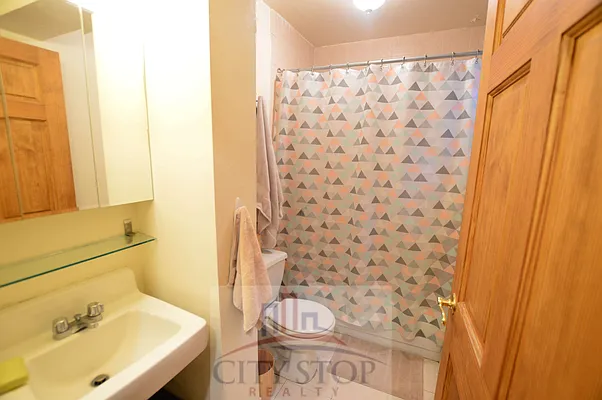 Rented by City Stop Realty | media 3