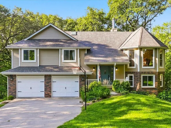 12577 Oakridge Ct, Council Bluffs, IA 51503