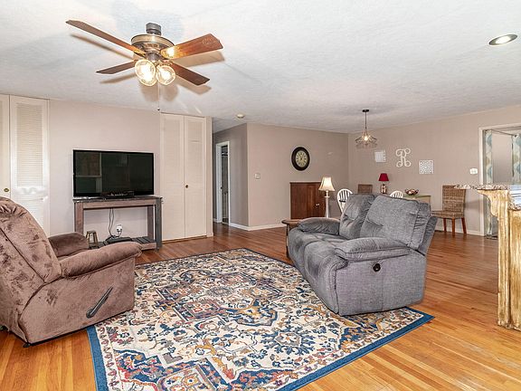 4th image of 202 Maywood Drive