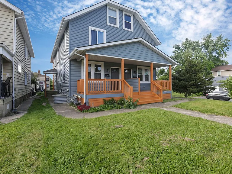 2023 - 2025 Sullivant Ave — Photo 4