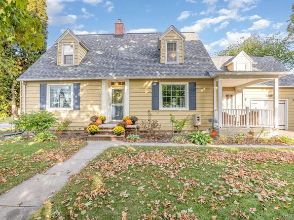 425 S 5th St, Sebewaing, MI 48759