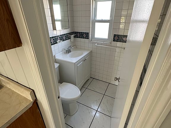 2nd image of 3 Maple Pl Floor 2