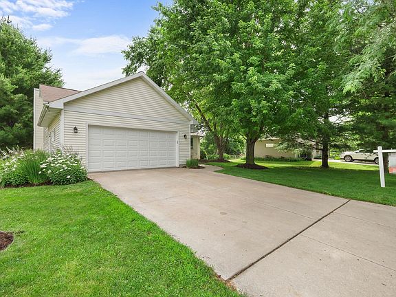 3rd image of 632 Grandview Dr