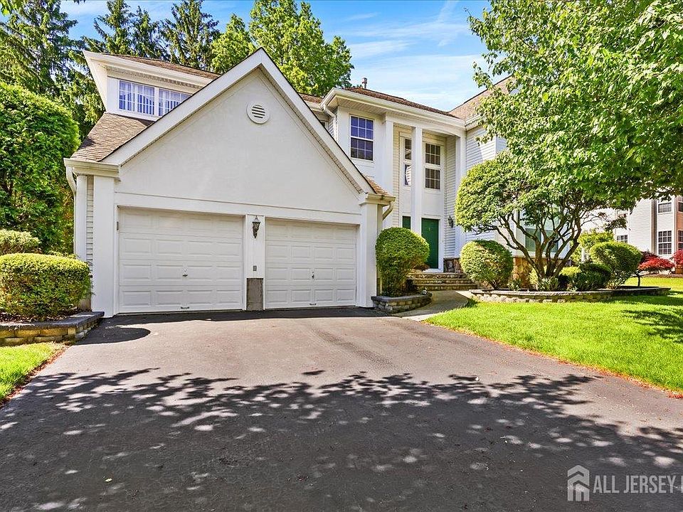 1st image of 5 Yardley Manor Dr