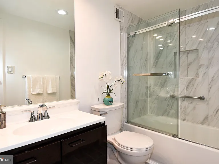 5500 Holmes Run Pkwy #1007 — Photo 2