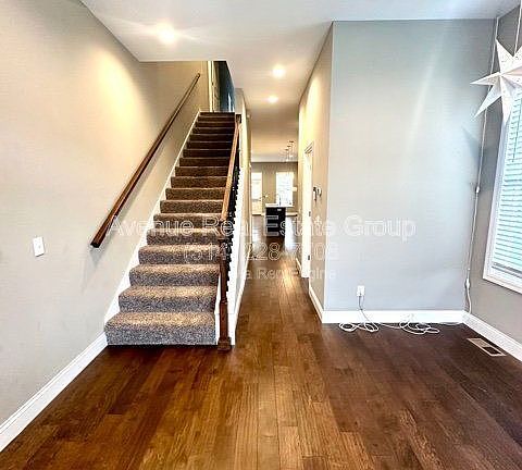 4th image of 4328 Swan Ave