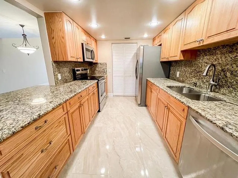 10740 S Golfview Dr
