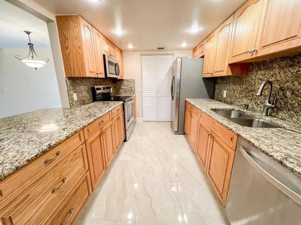 10740 S Golfview Dr, Hollywood, FL 33026