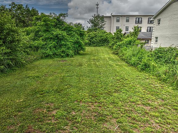 2nd image of 120 Boggs Ln