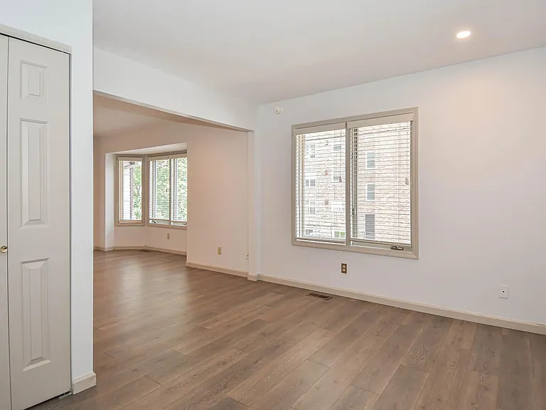 4444 Lindell Blvd #7 — Photo 39