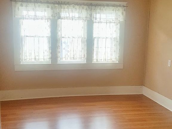 5th image of 827 E Osage Ave