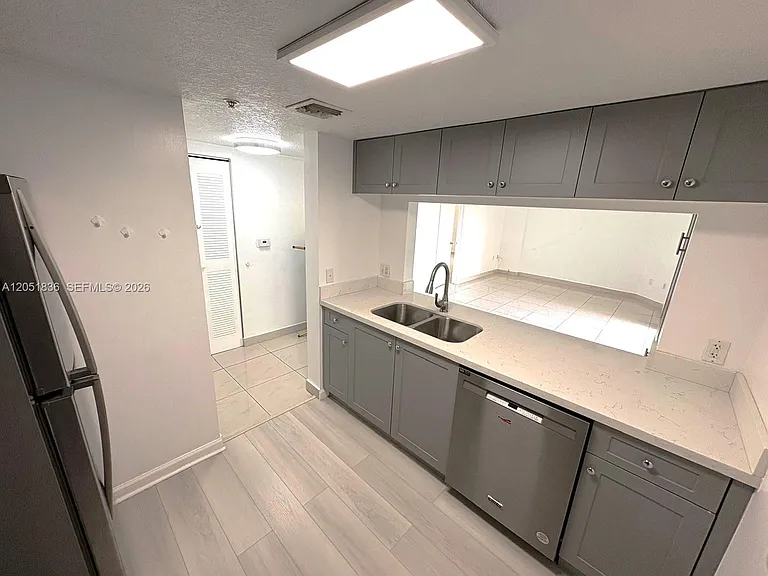 280 SW 20th Rd #504 — Photo 3