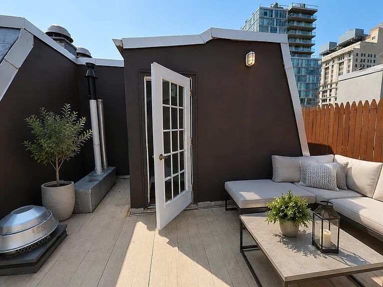 202 E 13th St #Penthouse 5 — Photo 12