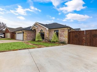 3904 Periwinkle Dr, Fort Worth, TX 76137