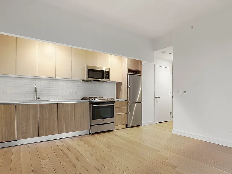 42-20 24th St #18A — Photo 2